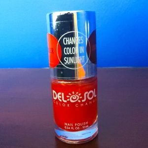 Color changing nail polish